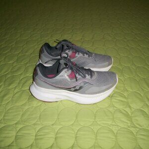 Saucony Women's S10685-15 Guide 15 Grey Shoes Size 7 Wide